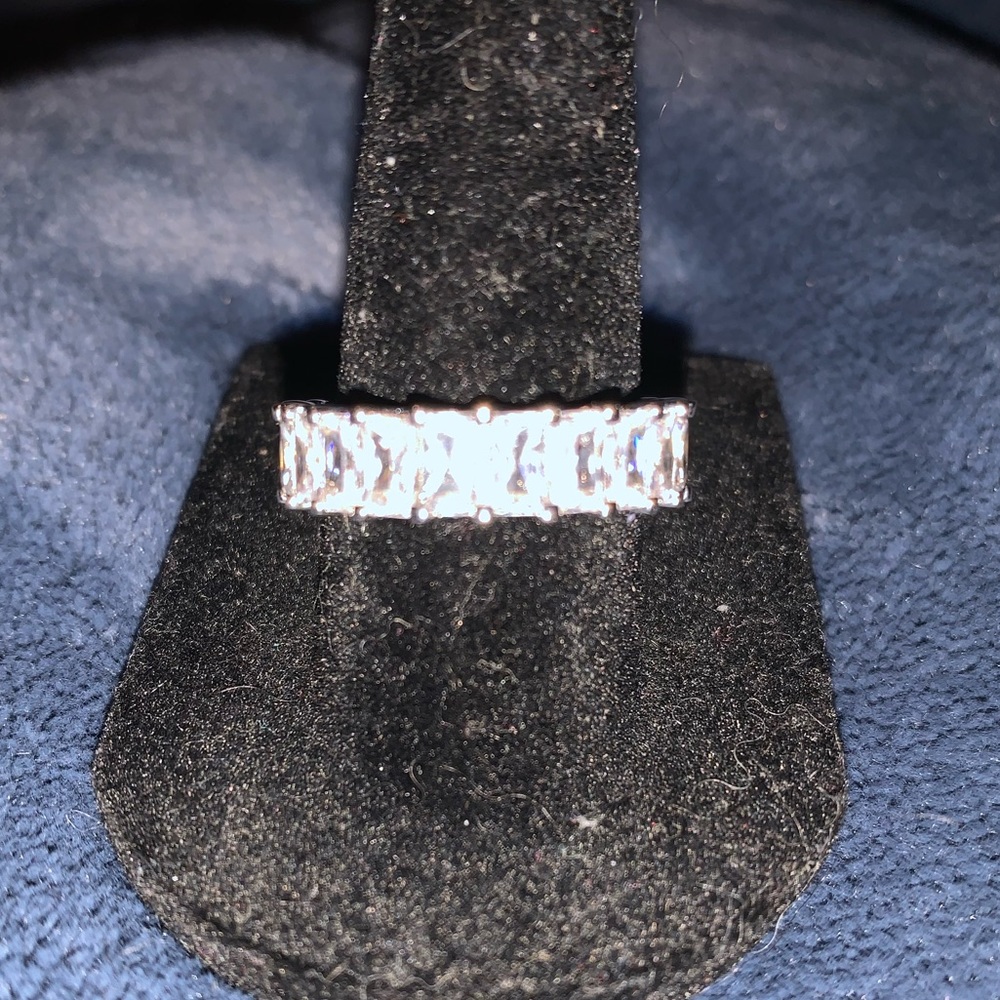 Ring - Picture 2 of 5